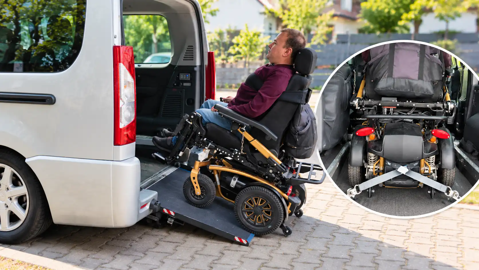 Wózek elektryczny wjeżdżający do samochodu przystosowanego dla osoby z niepełnosprawnością
